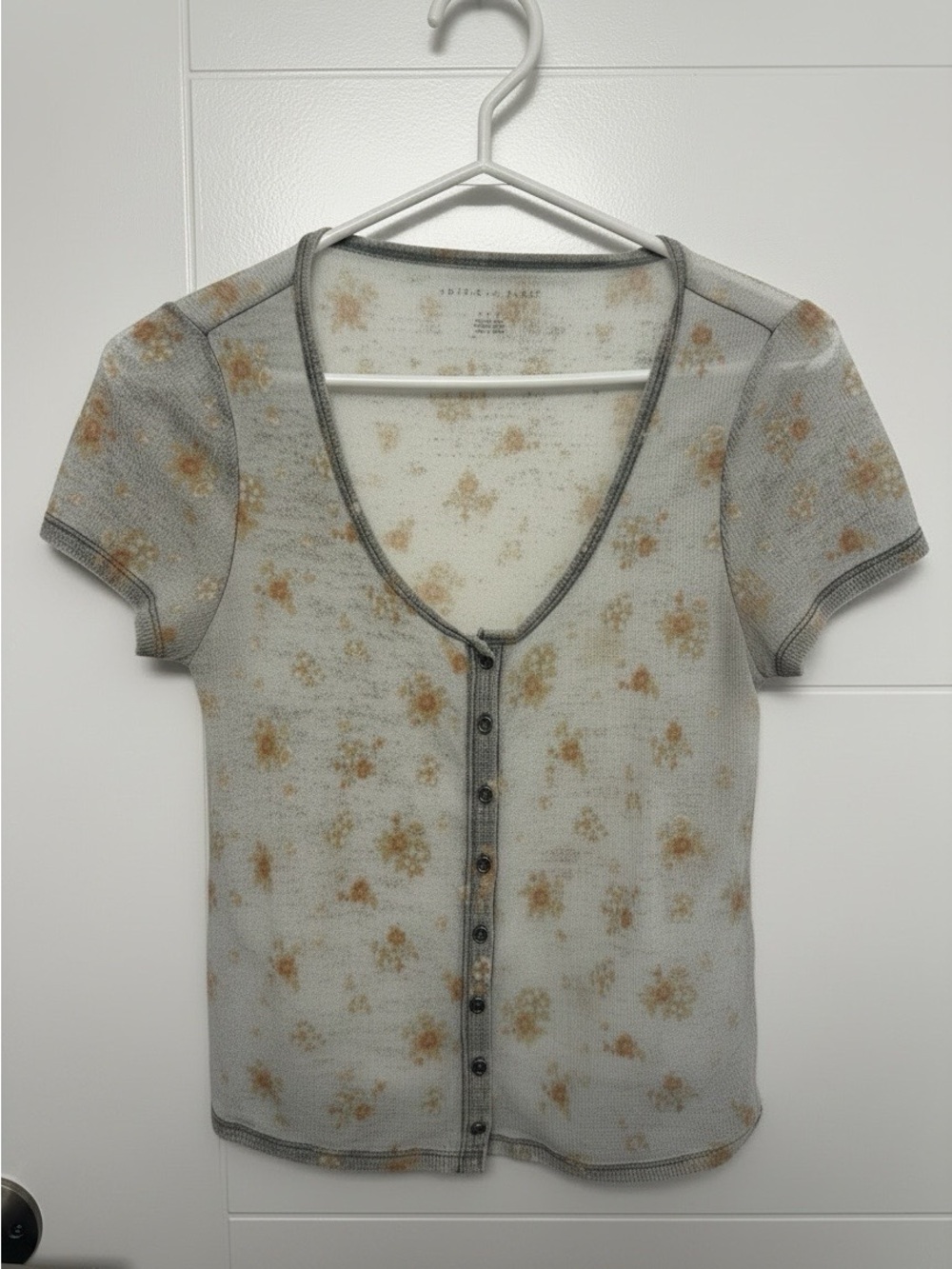 🌟MIX&MATCH: 4 for $25🌟 American Eagle Floral Waffle Knit Button Tee Size M